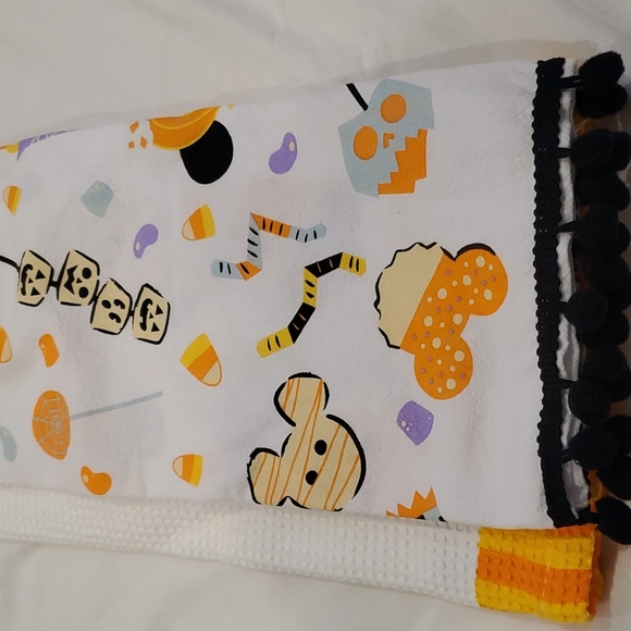 Disney Halloween bag and towel set - Picture 5 of 11